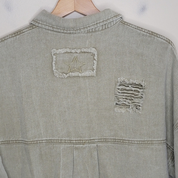 POL | Distressed Shirt Jacket Shacket in Faded Olive Size Medium - Picture 7 of 7